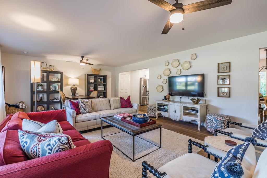 New Listing! Close Proximity to Downtown Beaufort and Parris Island