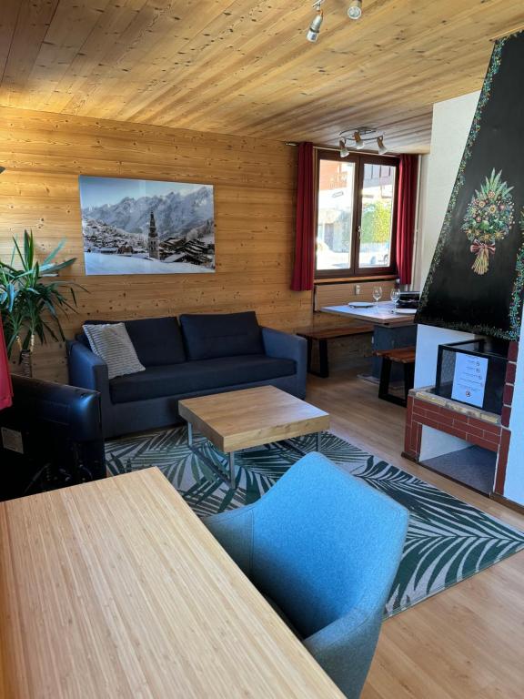 Appartement T2 ambiance chalet centre village proche des commerces et des pistes WIFI - 2