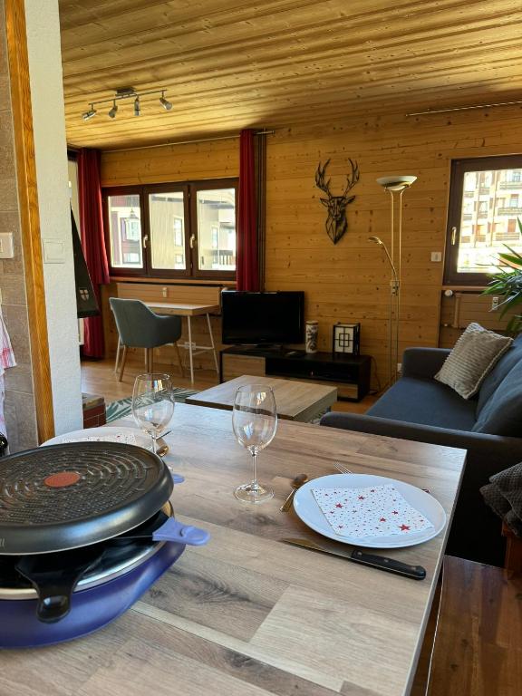 Appartement T2 ambiance chalet centre village proche des commerces et des pistes WIFI - 4
