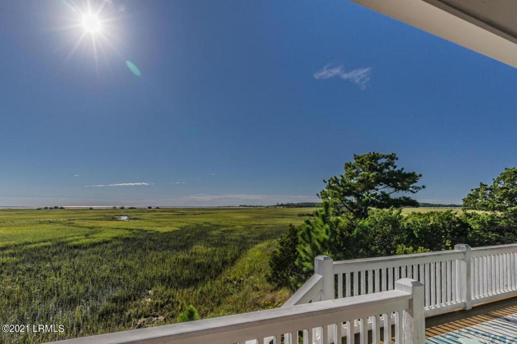 Marsh Views - Nautical Watch - Steps to the Pool, Harbor Island