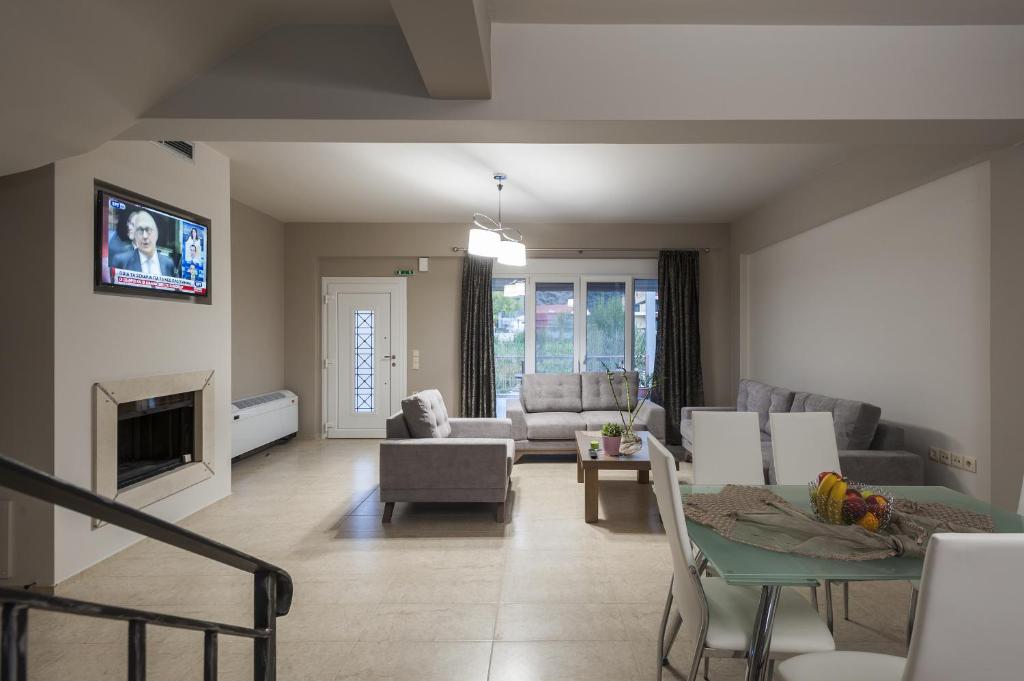 Facilities, 4 Seasons Villas in Plataria