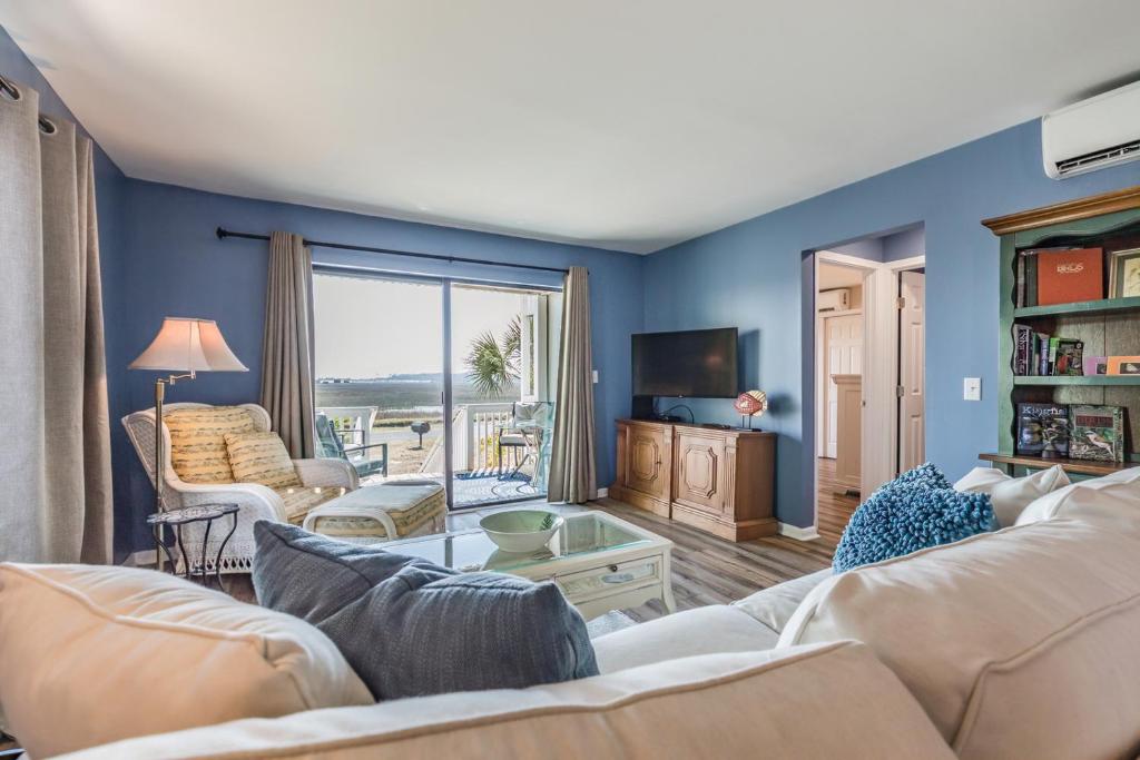 New Listing - Marsh Views Short Walk to Beach and Pools - Double Decks, Harbor Island