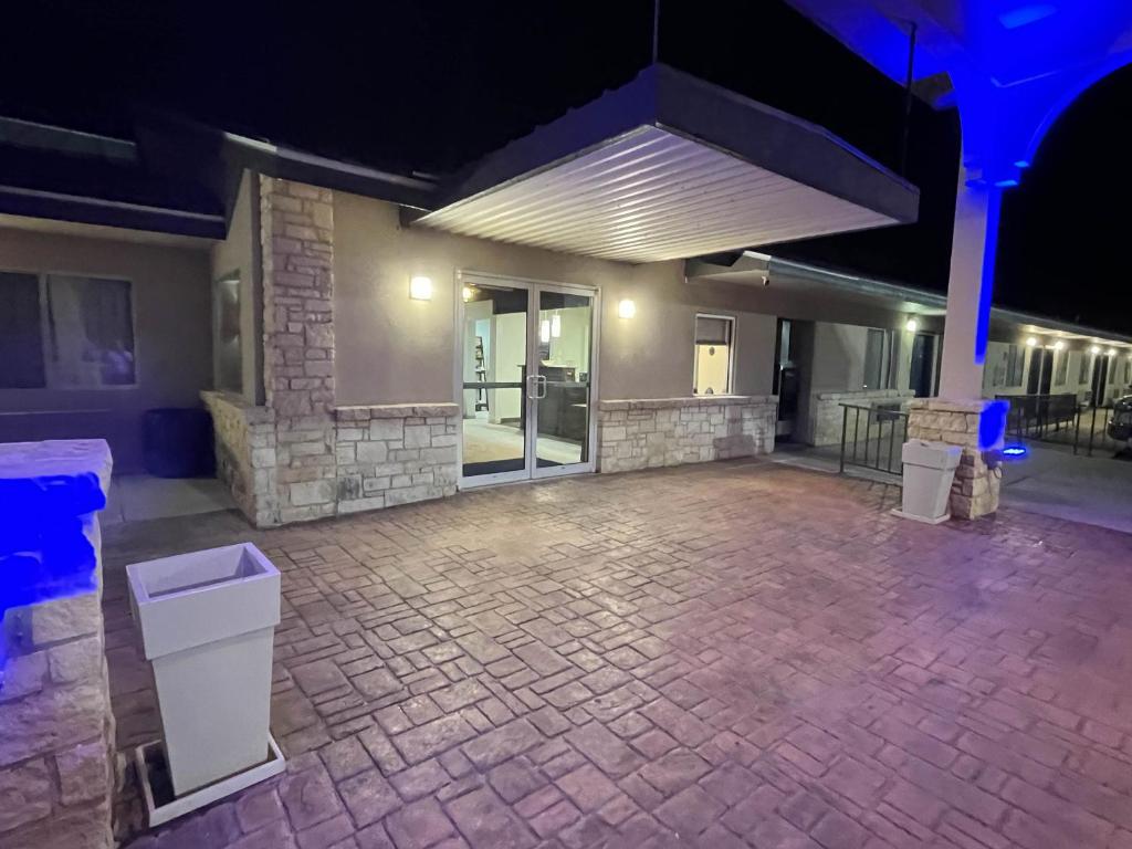 Motel 6 Junction, TX - Llano River 外観