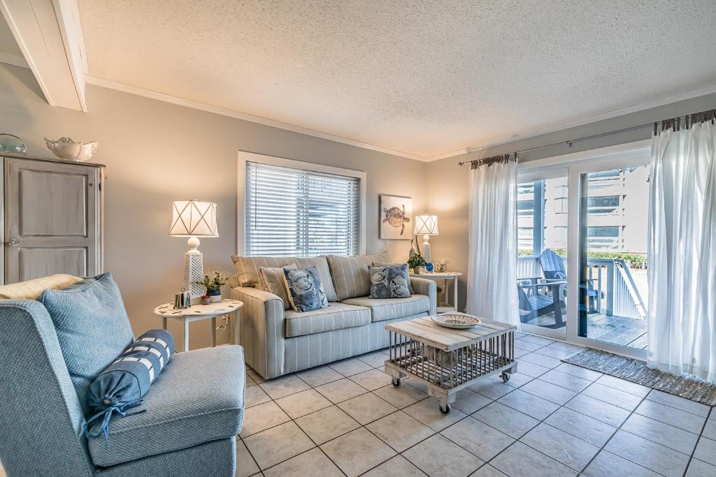 New Listing - First floor condo on Harbor Island, Harbor Island