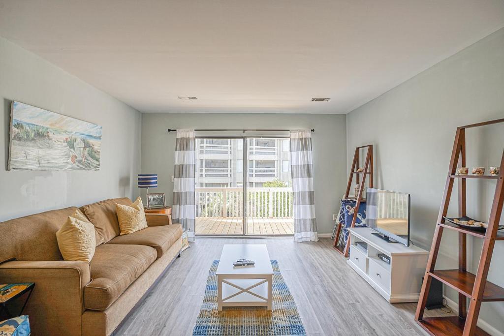 F Building Ocean and Pool Views from Porch, Harbor Island