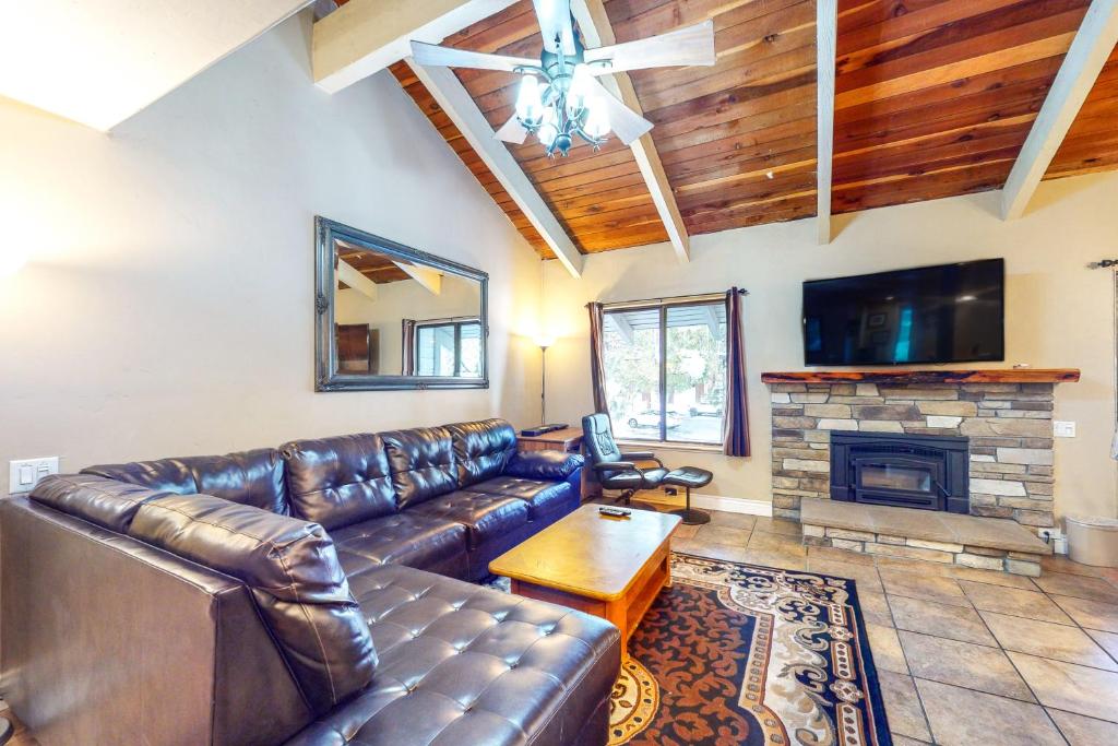 Horizons 4 158, Mammoth Lakes