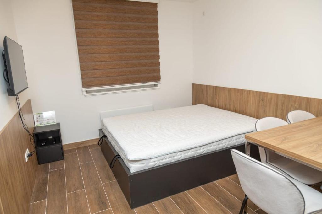 Hrast Apartman Šestosjed Trnovo - 3