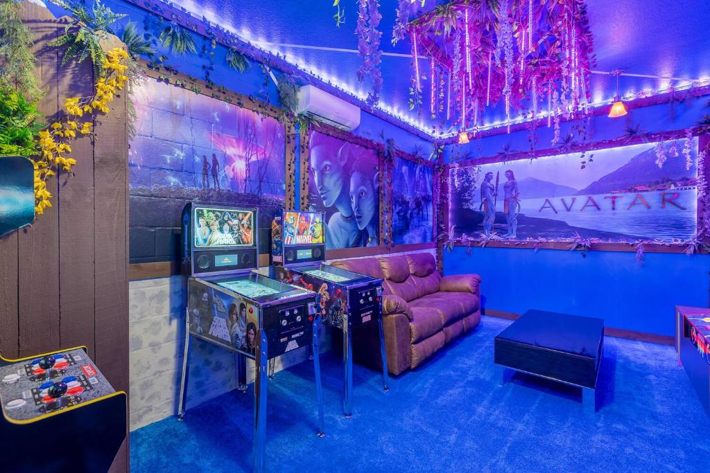 Thematic House w Private Pool SPA Game Room, Kissimmee