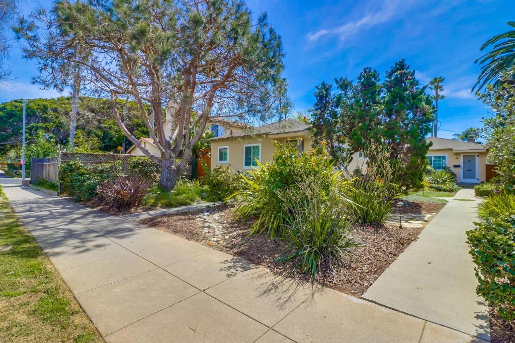 OB Smiths Cottage By The Beach, San Diego