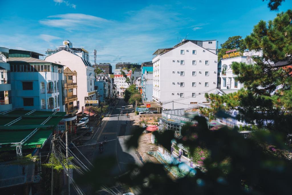 Khách Sạn Phát Lợi