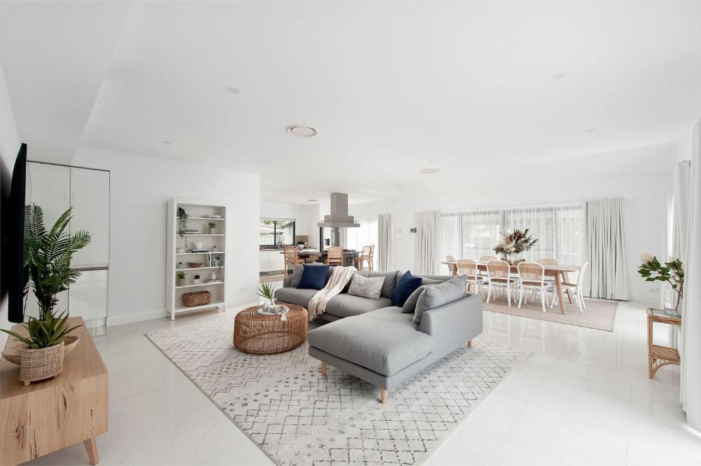 57 Tomaree Rd - air con, Wi-Fi and boat parking, Shoal Bay