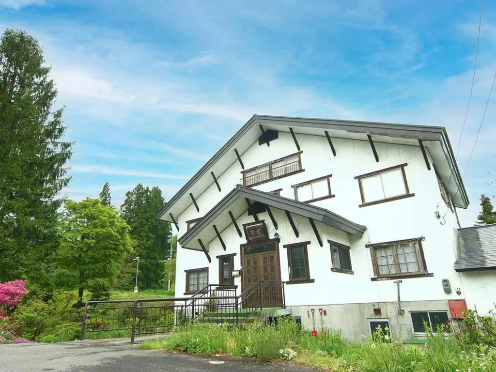 ロッヂ秀岳, hotel in Chikuni