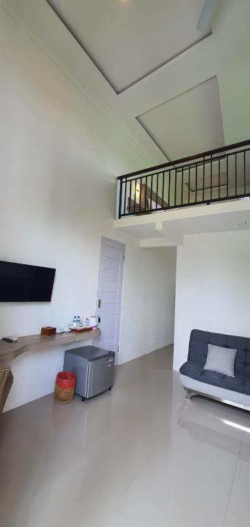 Shared lounge/TV area