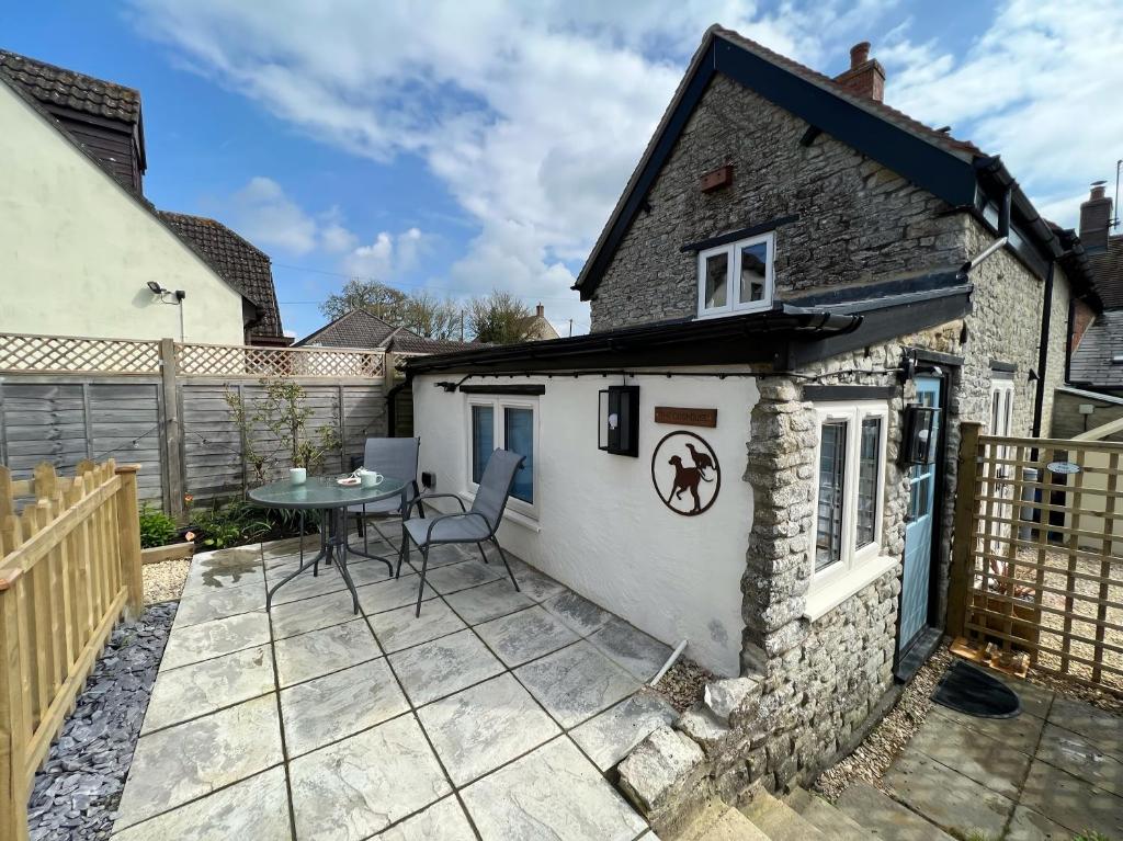 The Dog House, Mere photo 4