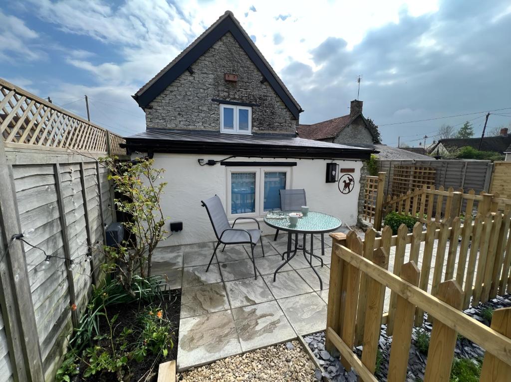 The Dog House, Mere photo 5