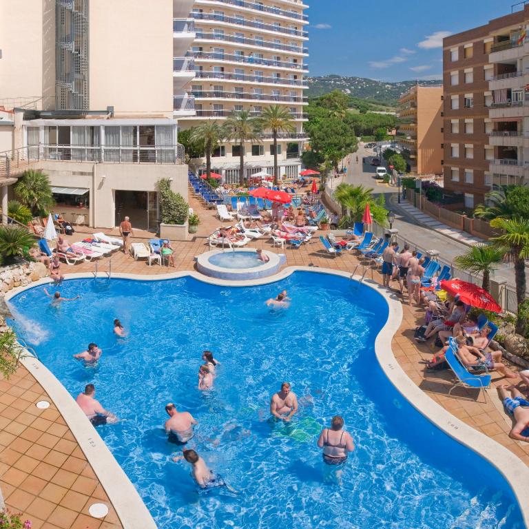 Hotel Oasis Park Splash — Swimming pool in Calella, Catalonia