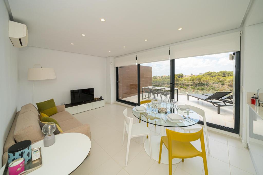 Bonifacio, Orihuela Costa