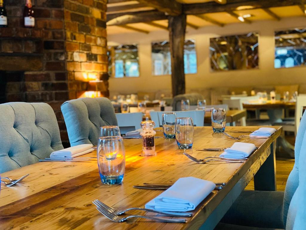 Restaurant, The Punchbowl Lapworth in Birmingham