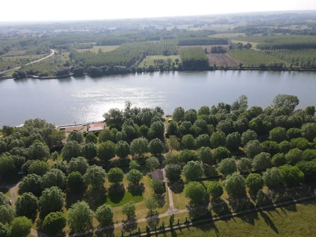 CAMPING LA CLE DE SAONE, hotel in Crêches-sur-Saône