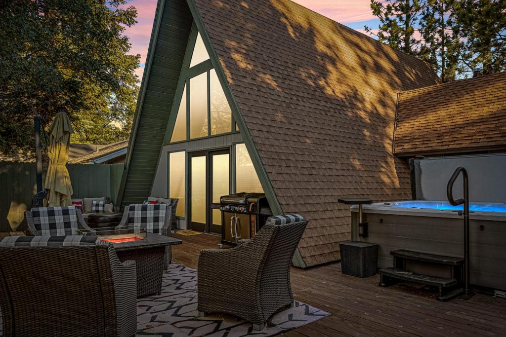 The Treehouse Cottage A-Frame, Big Bear Lake