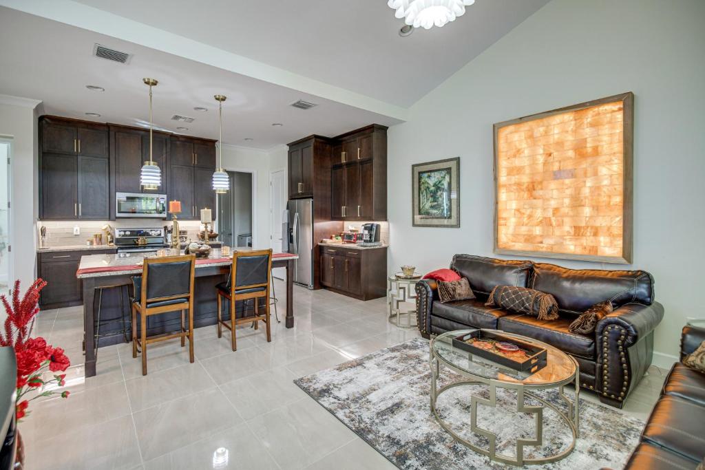 Beautiful Naples Getaway with Pool Access!, Naples