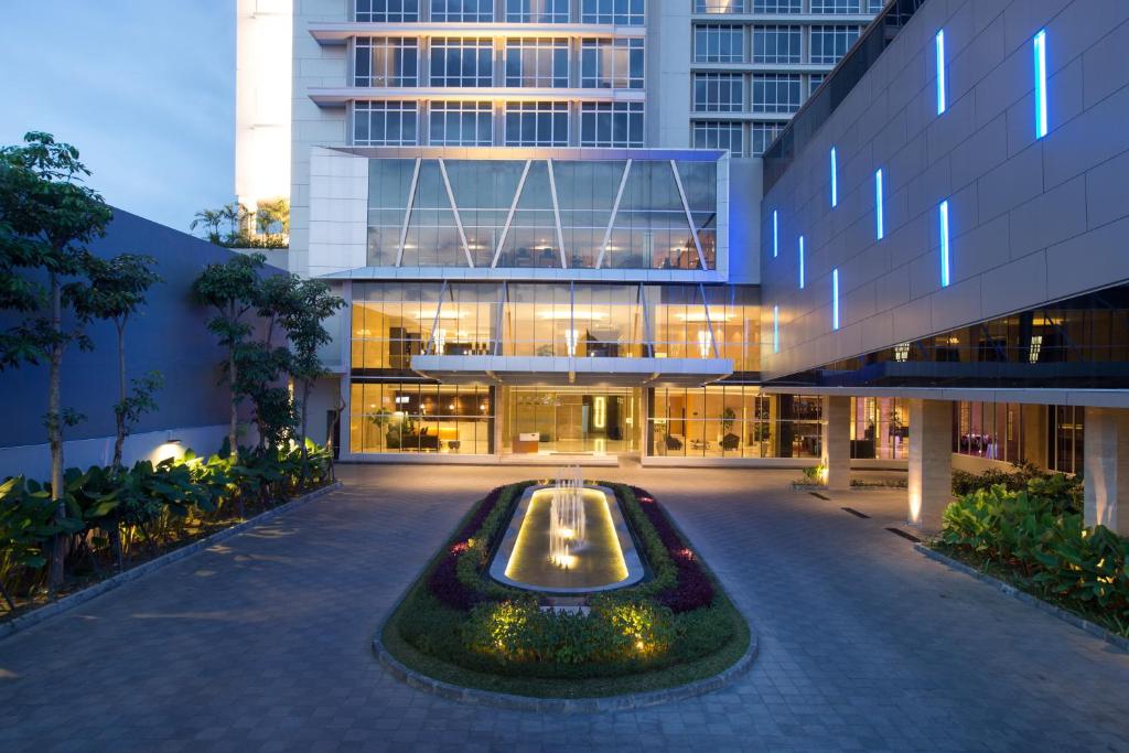 Grand Mercure Solo Baru