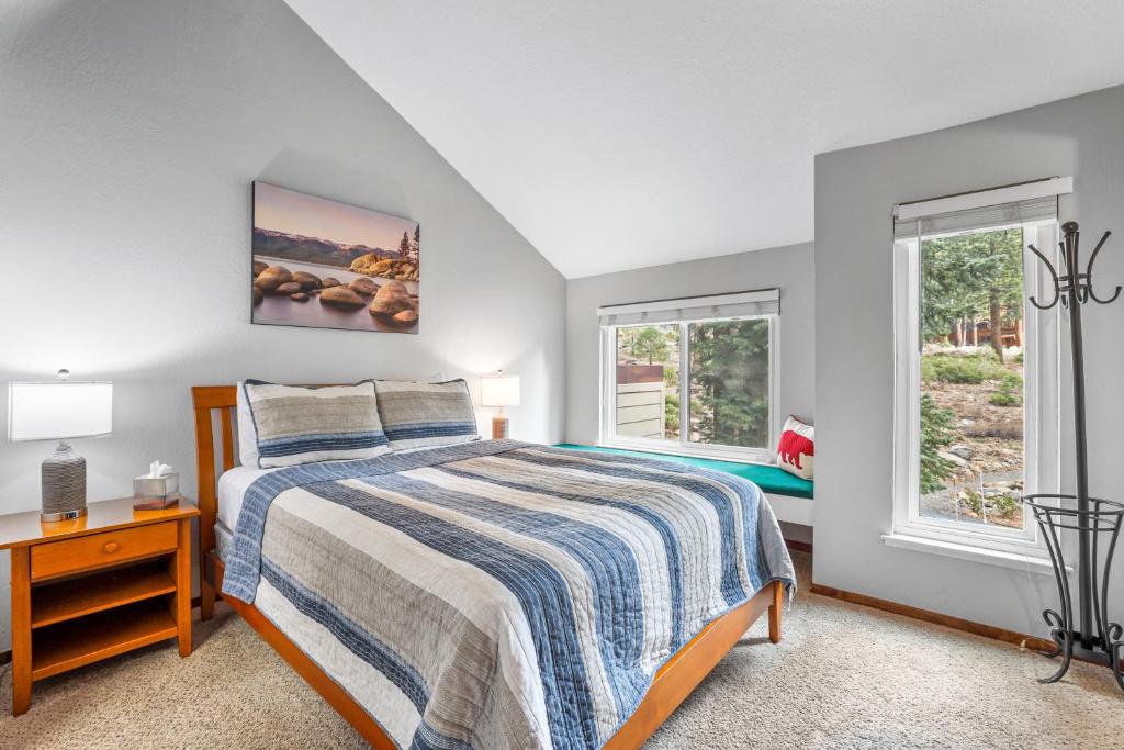 Alpine Escape: Tahoe Oasis Steps from Lake, Carnelian Bay