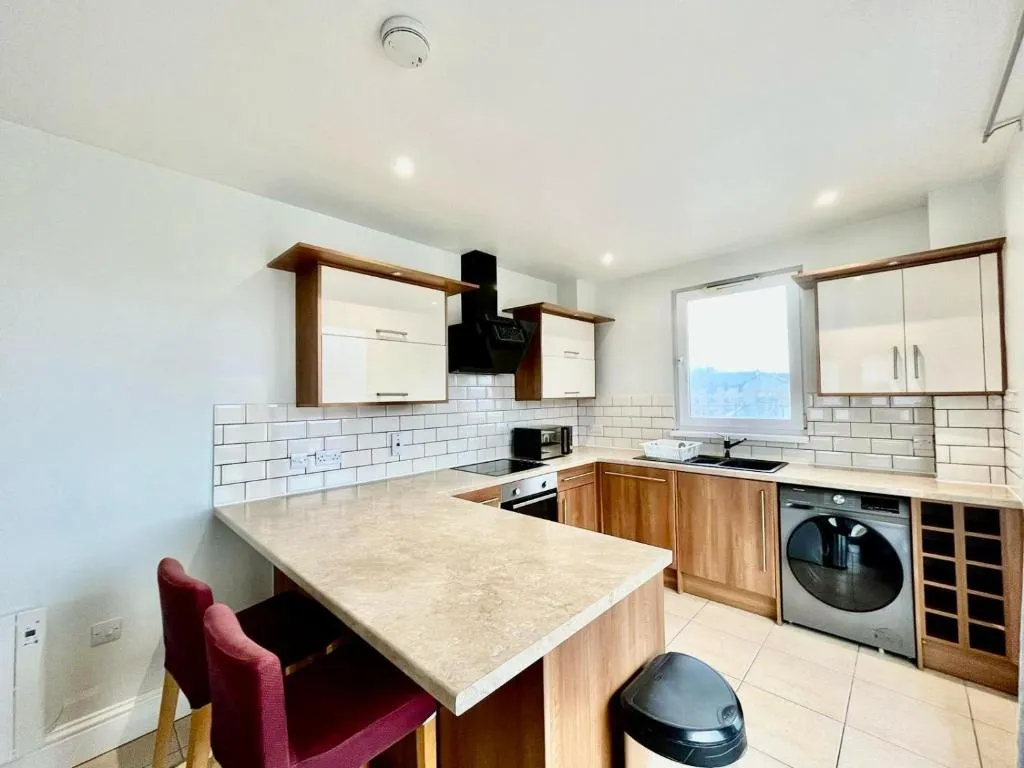 London Modern Flat near transports, hotel in London