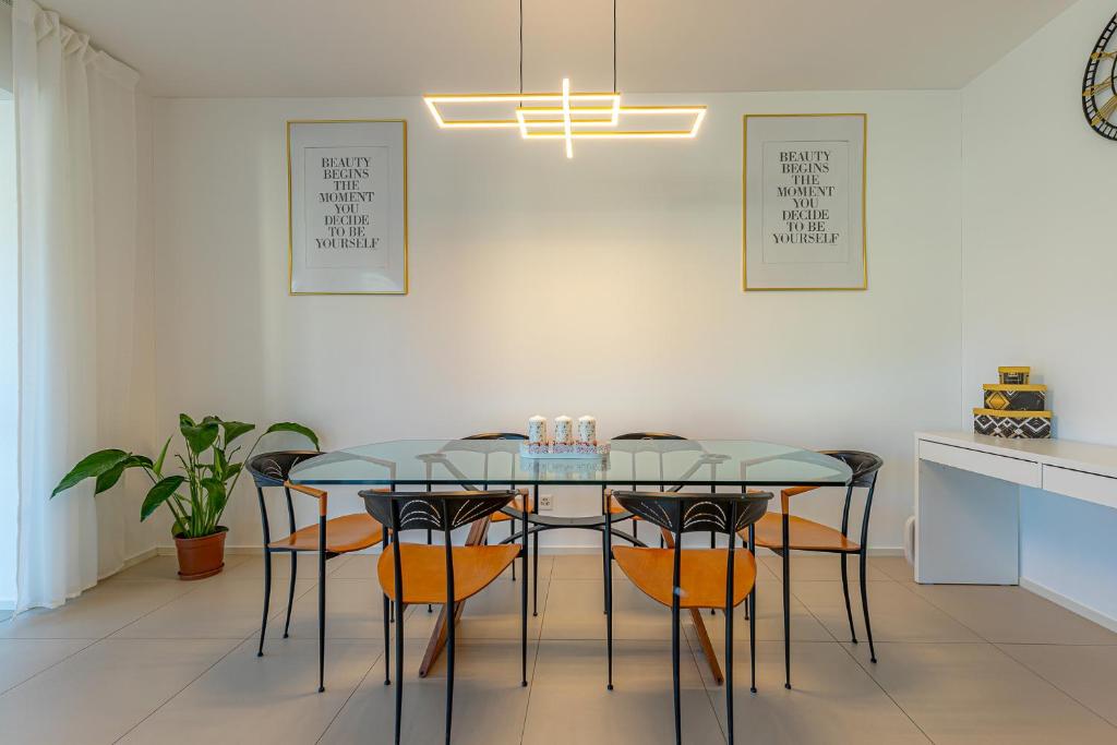 IMPERIAL of LUGANO 3 with a lake view behind the station and 10 min from the lake of Lugano, Lugano