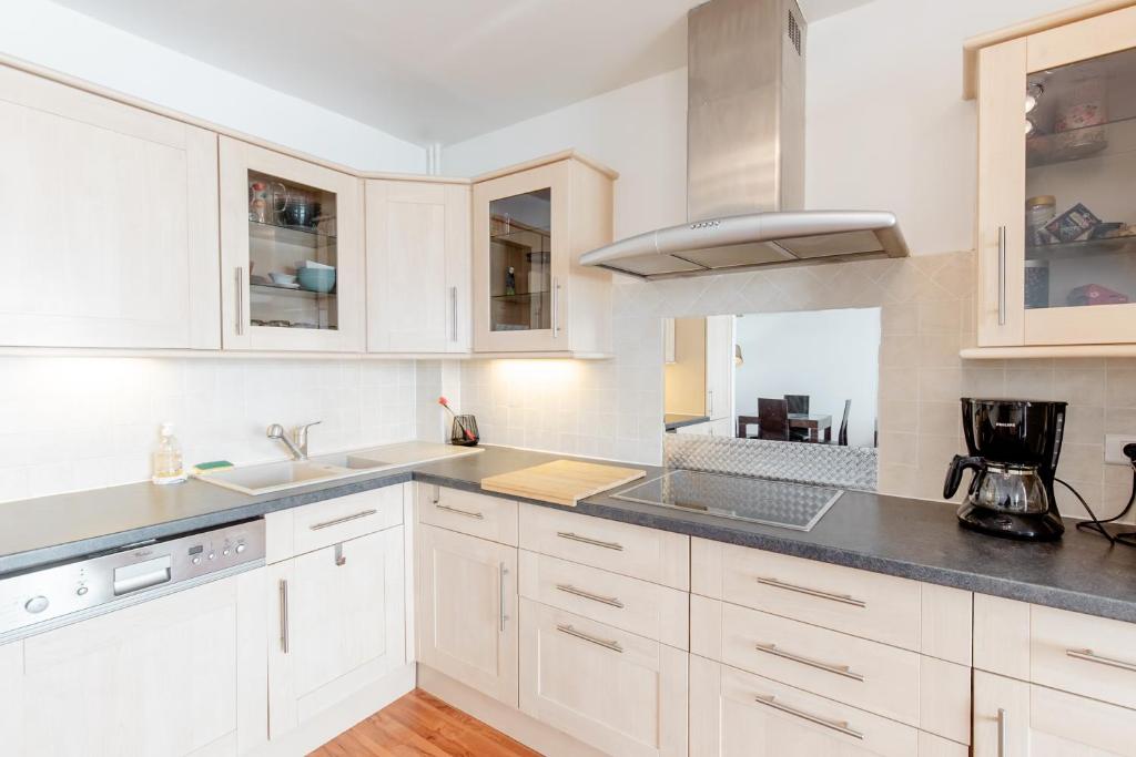 Bright 2 Bed Apt in Cannes, 10 min to Palais - 5