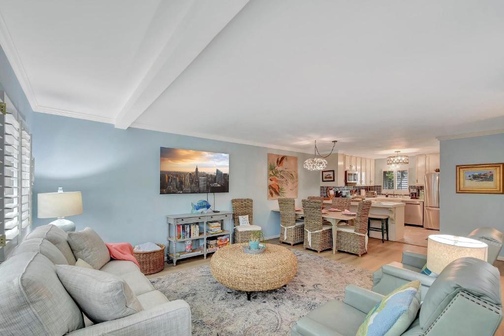 Old Bay Hideaway, East End