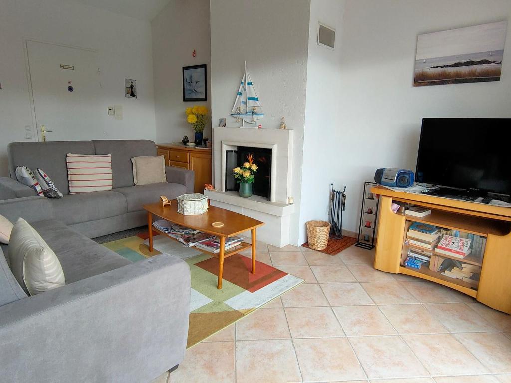 Maison 2 Chambres avec Piscine Privée à Saint Jean de Monts - FR-1-323-439 - 4