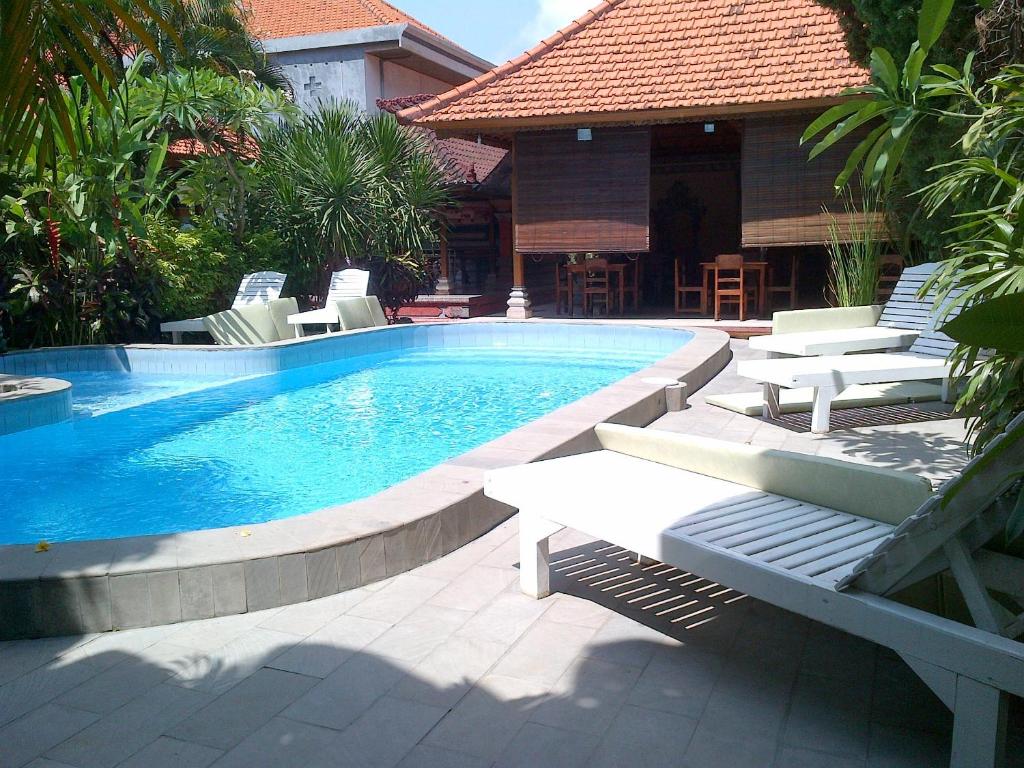 Adus Beach Inn photo
