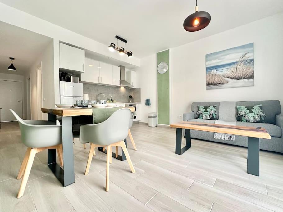 El Palmito en Corralejo Centro, Terraza privada, Cocina completa y Wifi - 1