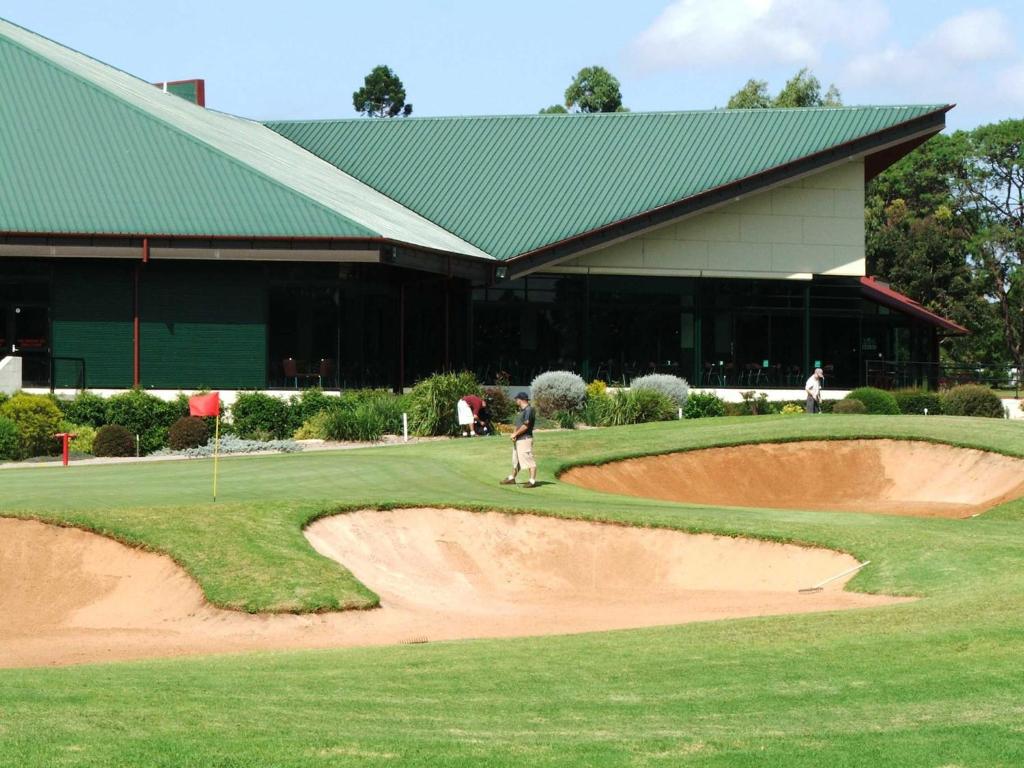 City Golf Club Motel photo