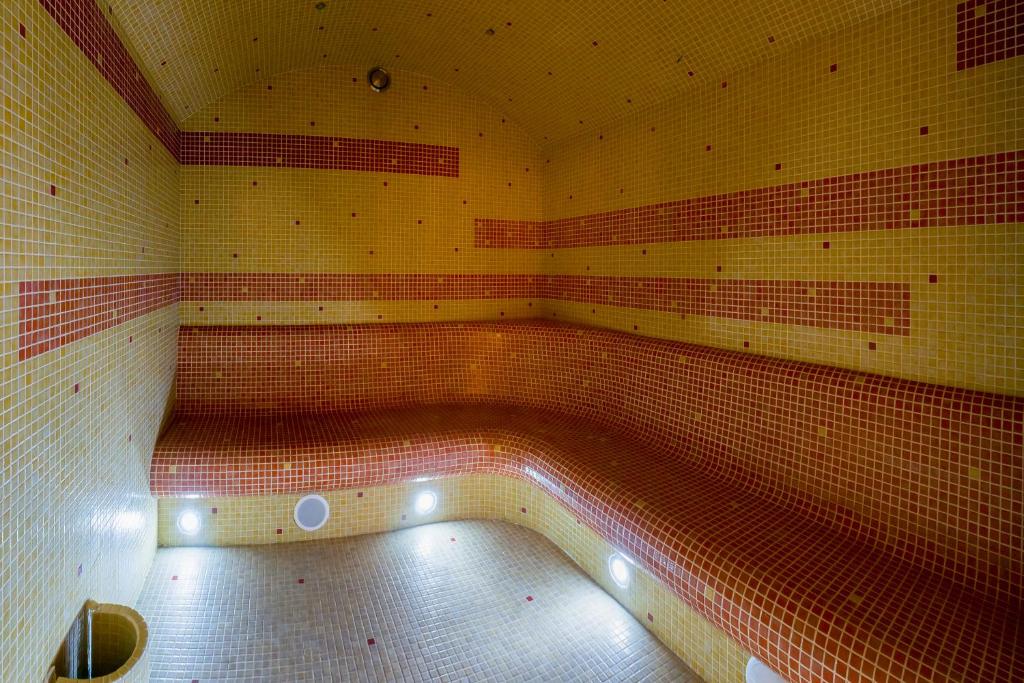 Steamroom