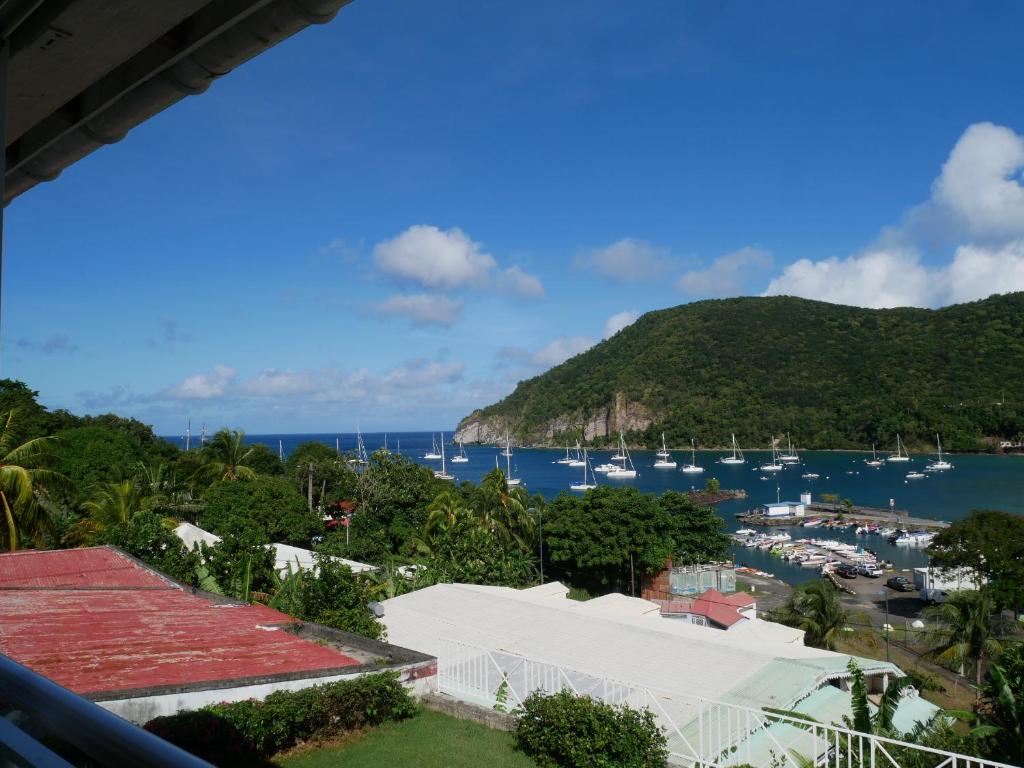 le duplex à DESHAIES,vue mer ,village à pieds, Deshaies