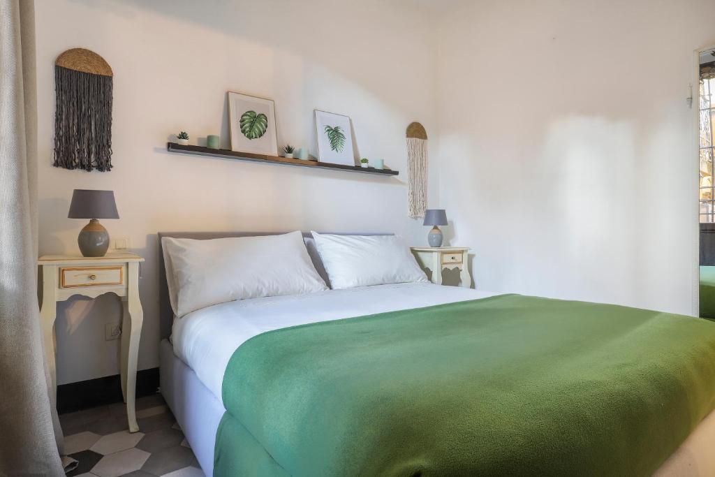 One-bedroom apartment with Patio - 2