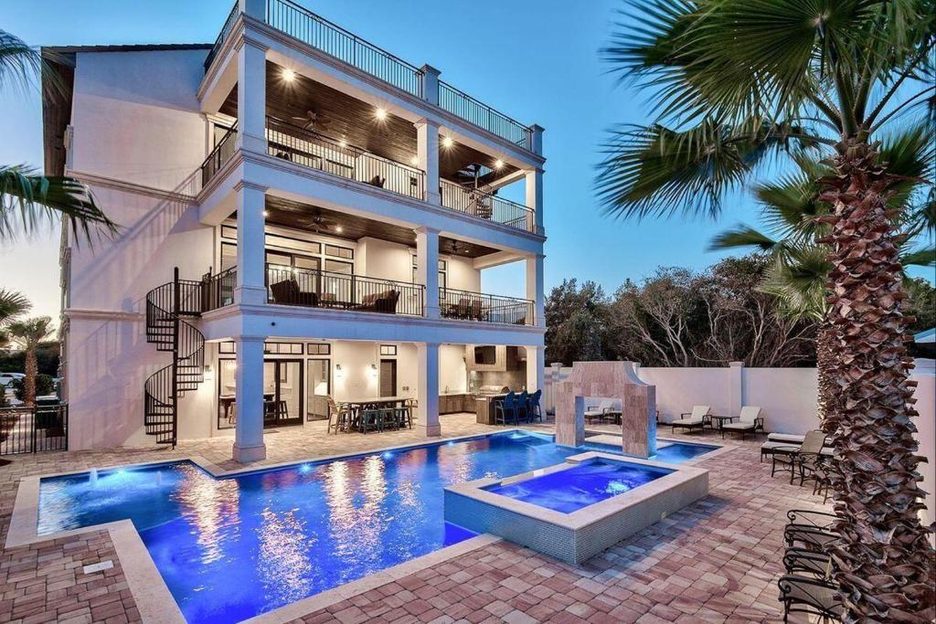 A Shore Thing, Destin