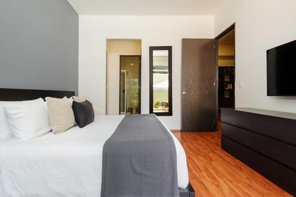 New! Stunning garden house 2 bdr Apt - 4