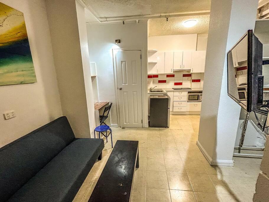 Melbourne Studio Unit - 107, Melbourne