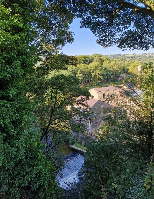 Over Torrs Cottage, New Mills photo 6