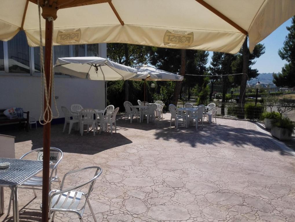 3. Hotel La..