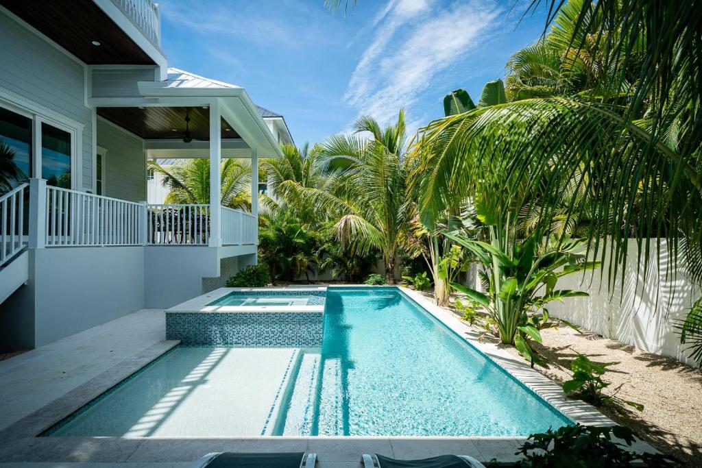 Feelin' Beachy, Holmes Beach