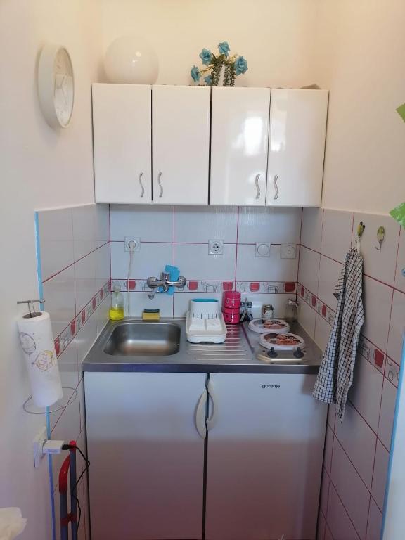 Small low cost studio - 4