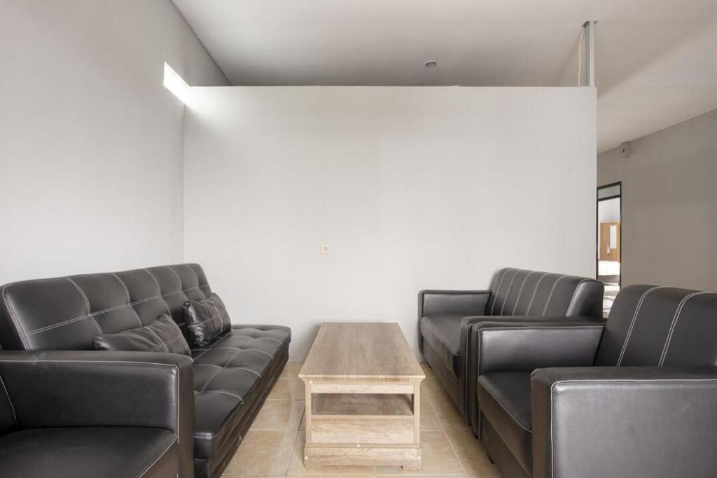 Lobby, RedDoorz @ Jemursari Surabaya 2 in Surabaya