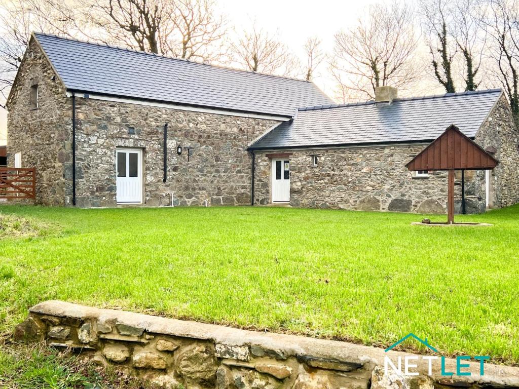 Sgubor Sgiwiff - Luxury Family Rural Retreat in Pembrokeshire, Solva