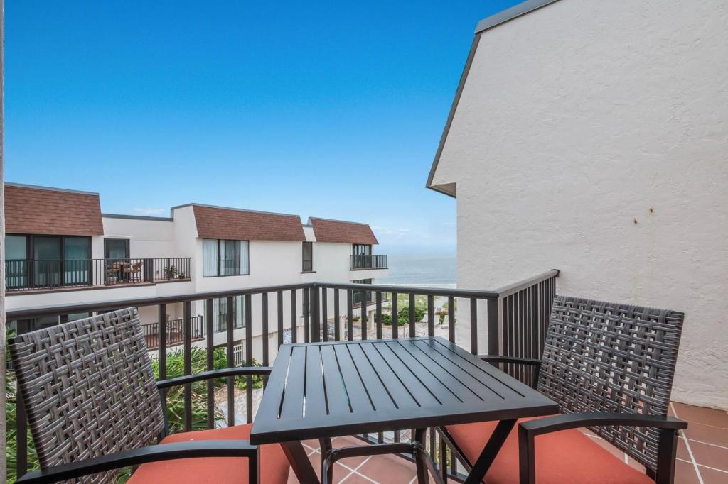 Water's Edge 205, Holmes Beach