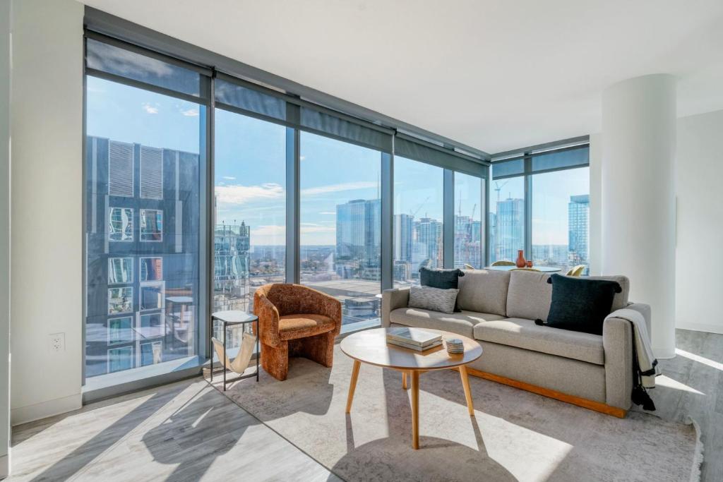 Downtown 2br w lounge deck wd pool ATX-231, Austin