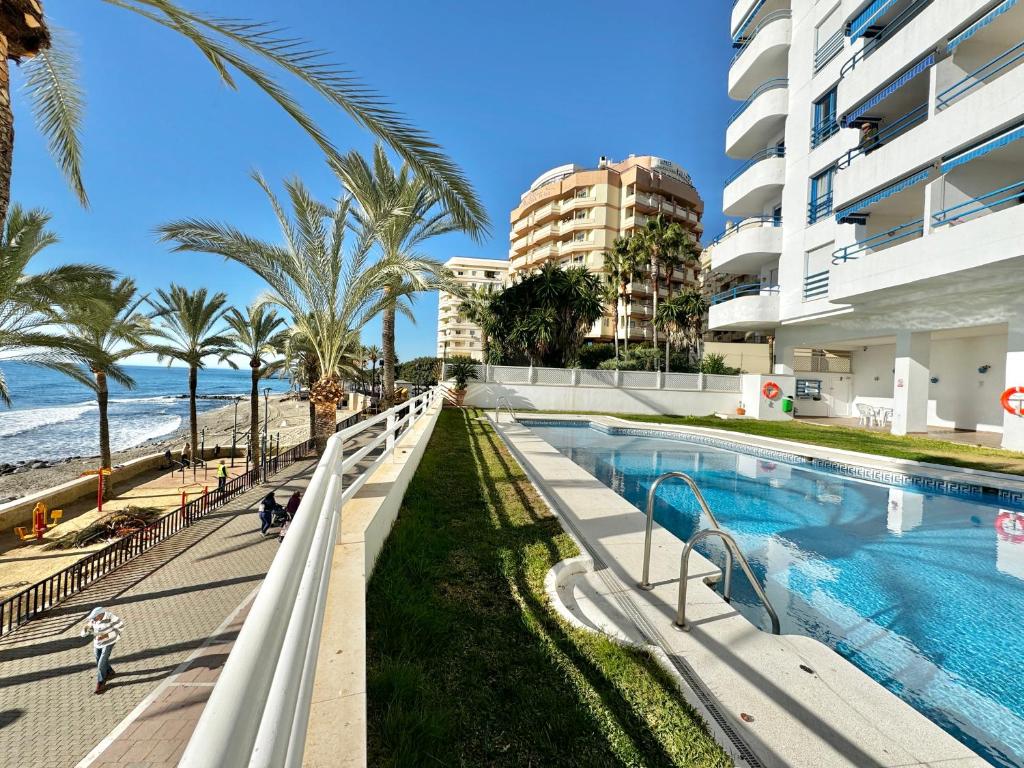 Seaside Oasis with Mountain Views - EaW Homes - 2
